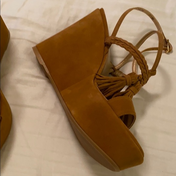 Stuart Weitman shoes size 8. Never worn - Picture 3 of 4